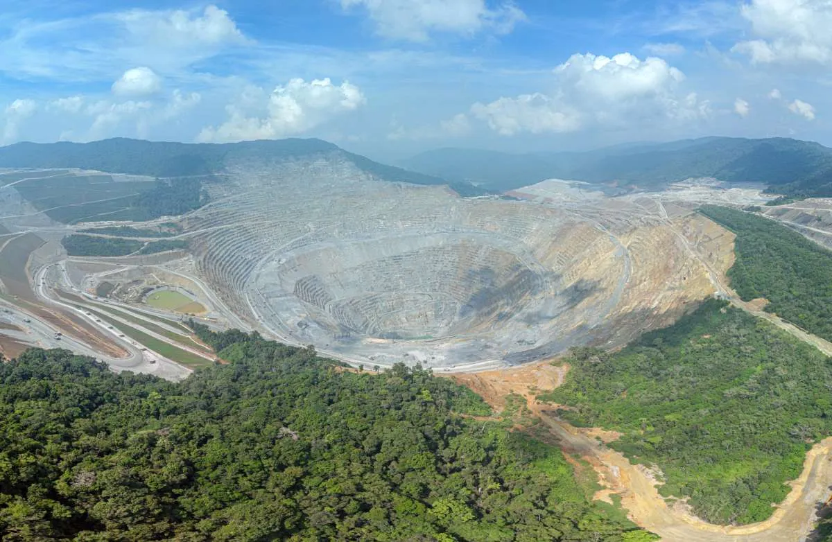 Harga Emas Dunia Turun Tajam, Saham Emiten Tambang di BEI Kompak Melemah Rabu (22/10)