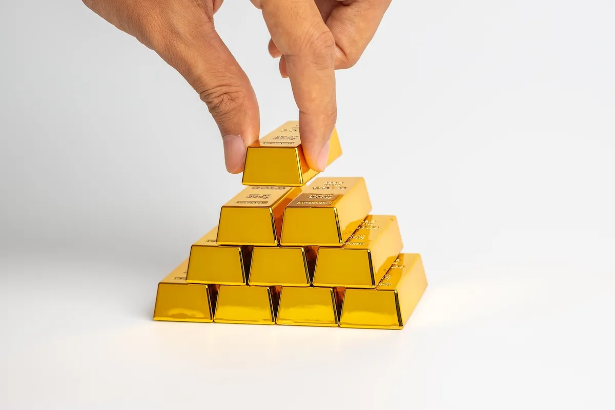 Harga Emas Spot Ditutup Menguat Pekan Ini Ditopang Ekspektasi Penguatan Suku Bunga