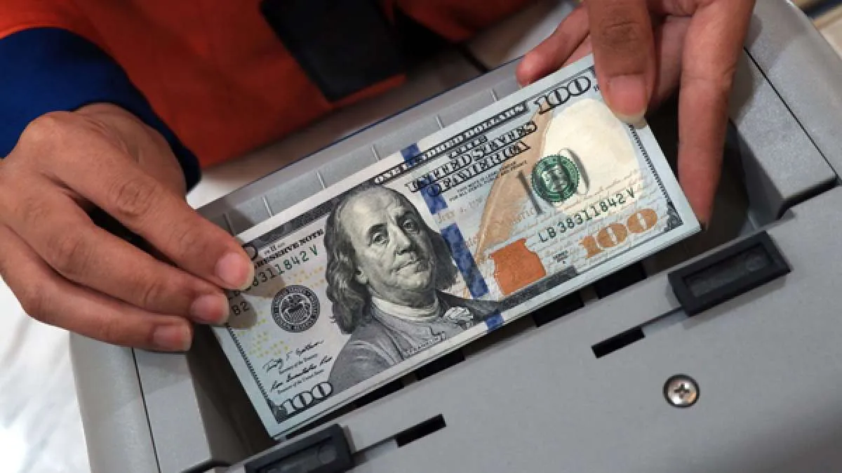 Cadangan Devisa Oktober 2025 Diprediksi Turun akibat Intervensi Rupiah dan Utang