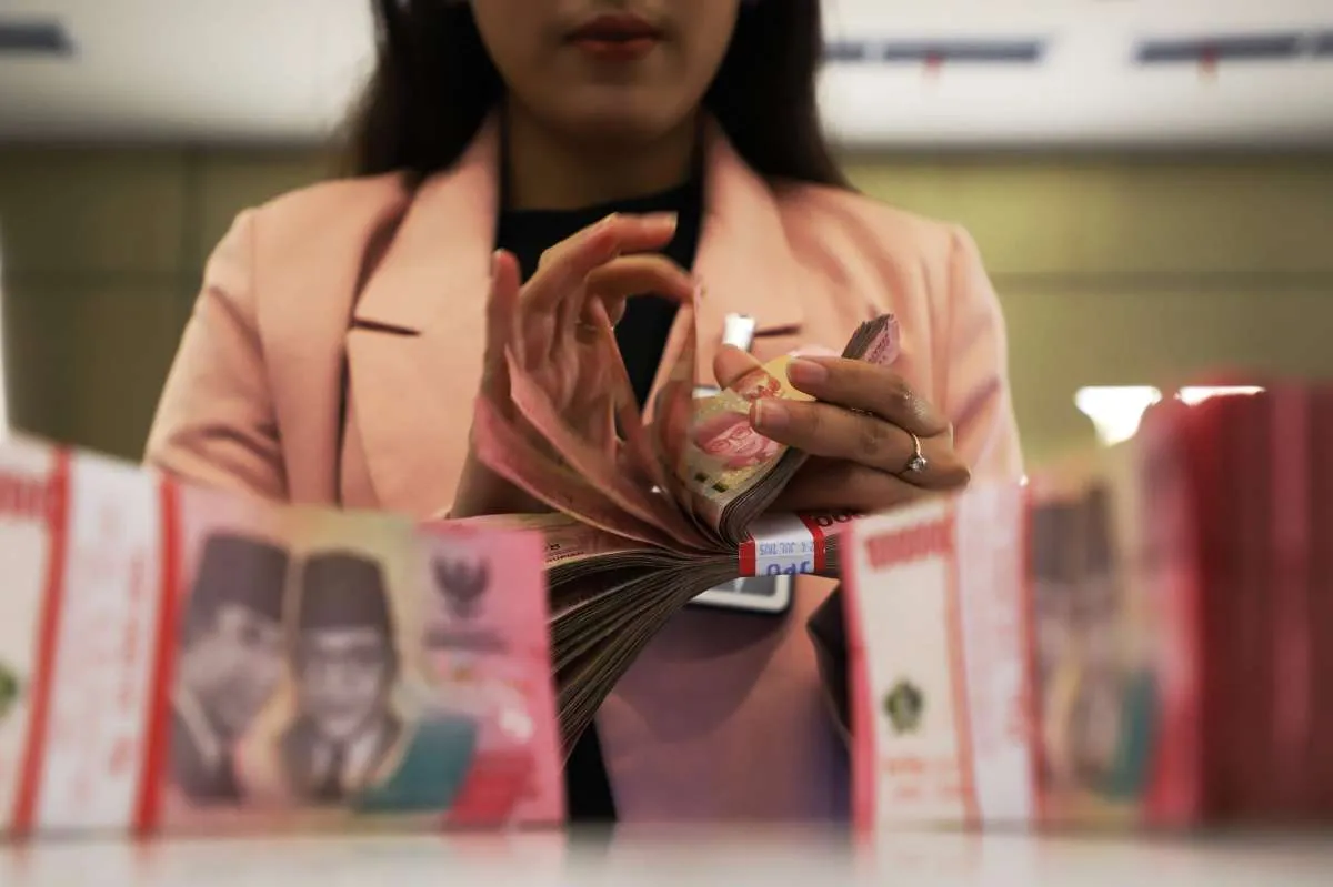 Rupiah Dibuka Melemah ke Rp 16.735 Per Dolar AS di Pagi Ini (20/11), Asia Terkoreksi