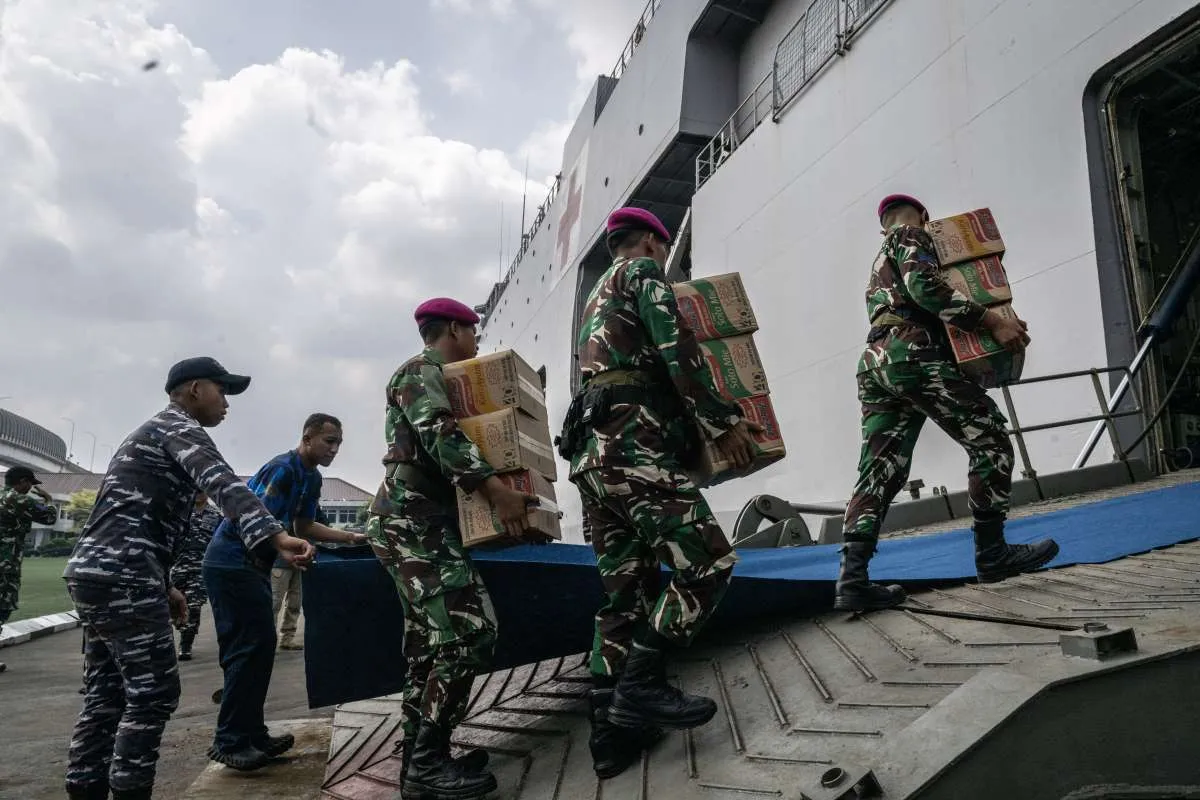 TNI AD Kirim Bantuan Besar ke Aceh, Sumut, dan Sumbar Lewat Kapal ADRI XVII BM