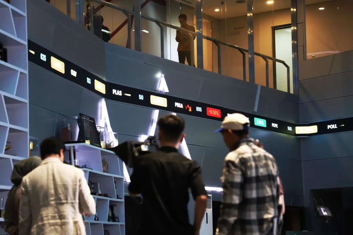 IHSG Naik 0,13% ke 8.329 Sesi I, Top Gainers LQ45 DSSA, MAPI dan SMGR, Kamis (6/11)