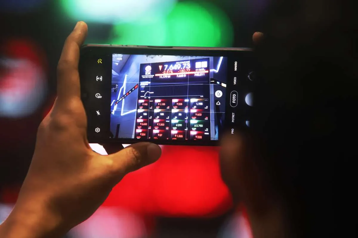 IHSG Menguat ke Level 8.318, Cermati Saham Net Sell Terbesar Asing Kemarin (5/11)