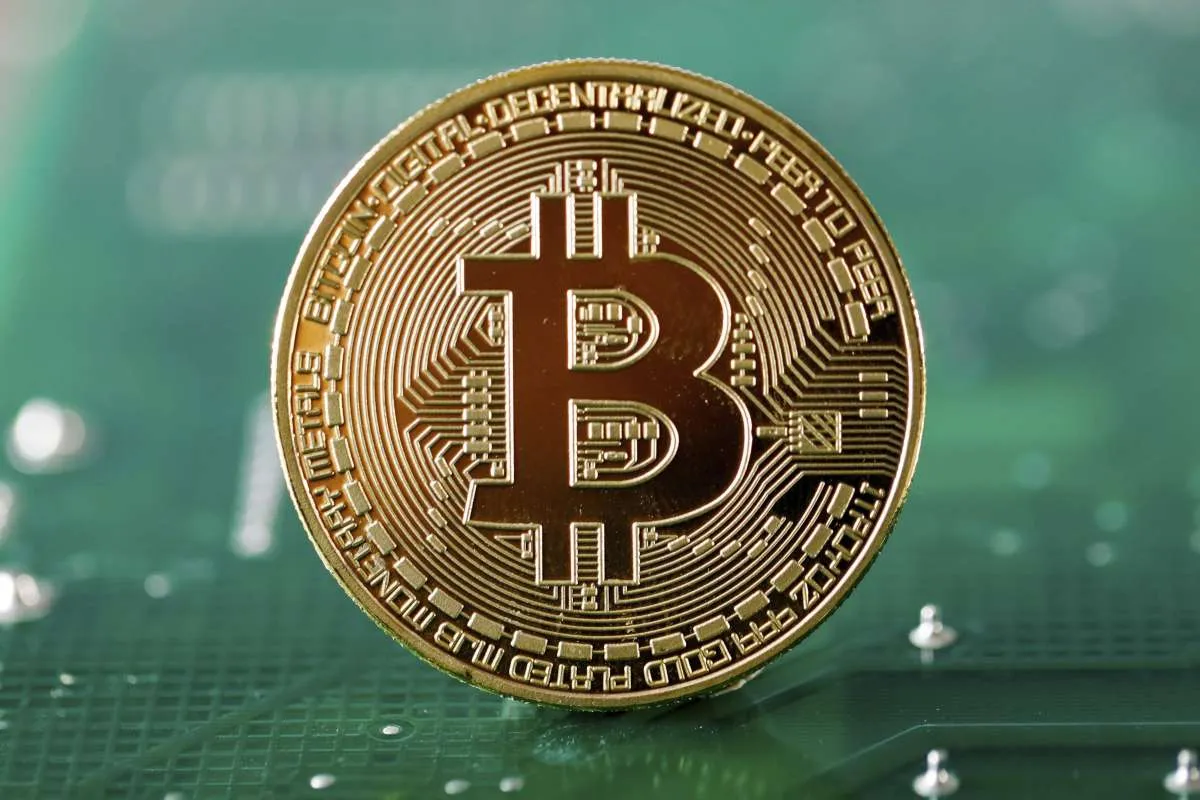 Bitcoin Anjlok 5% Tembus di Bawah US$90.000 Senin (1/12), Sentimen Bearish Menumpuk