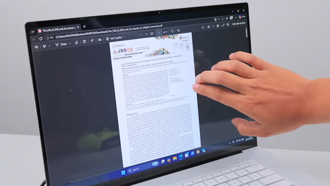 ASUS Zenbook S16 OLED 10